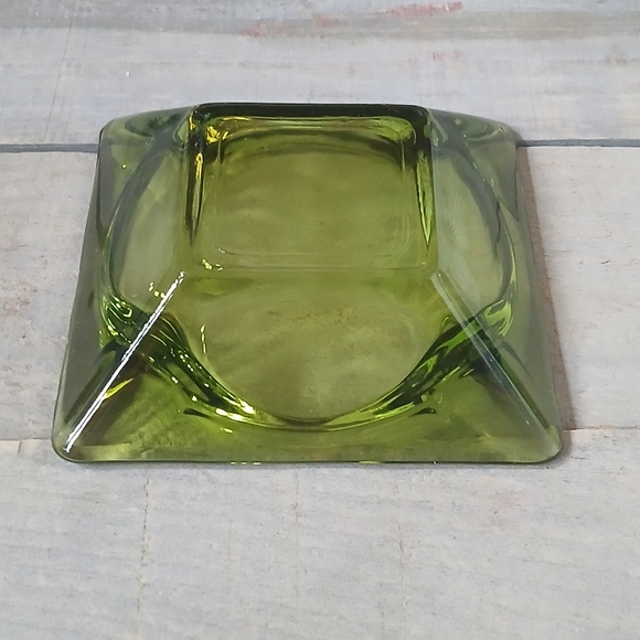 Vintage Green Glass Ashtray Square Mid-Century Modern - Picture 10 of 12